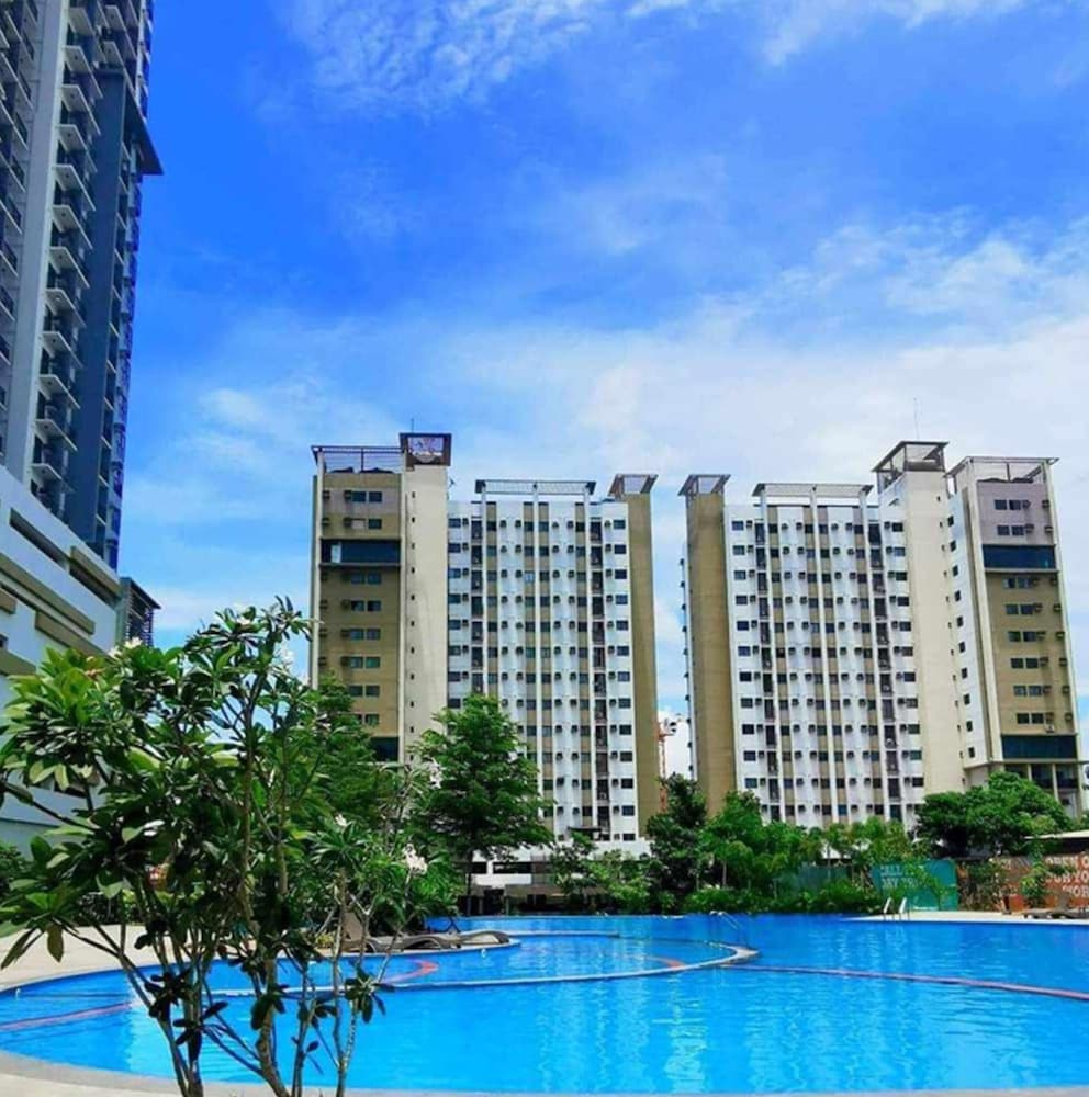 Cebu Vacations - Cozy Furnished Condo near I.T. Park - Property Image 1