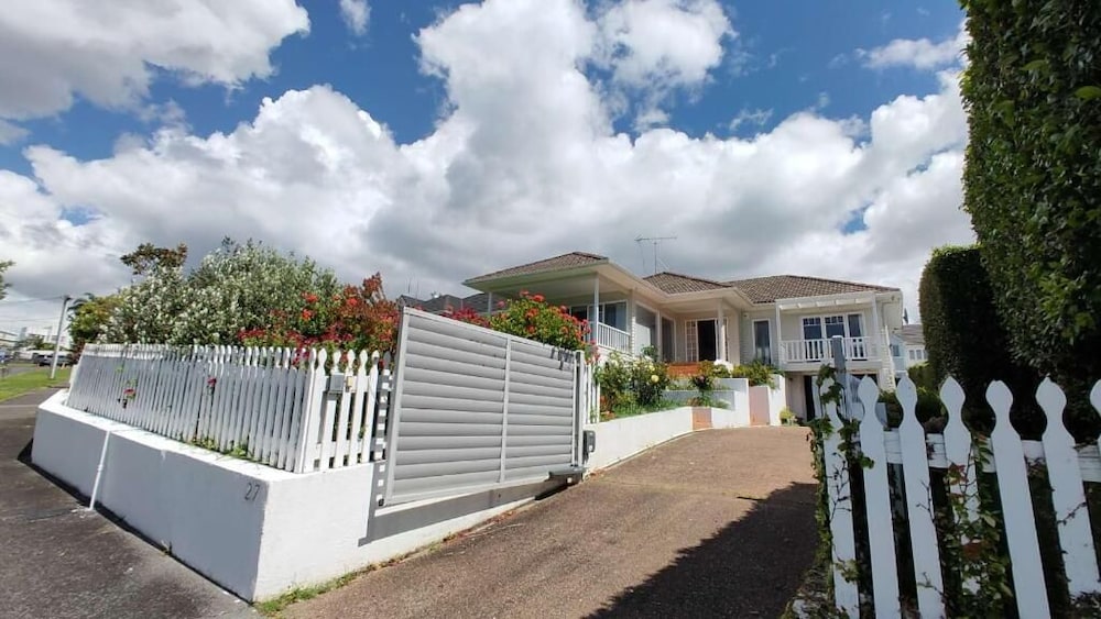 Seaview Garden House Close to Beach