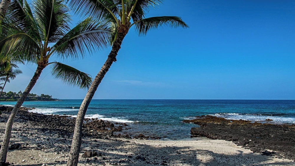Condo With Central AC - Partial Ocean View - Concierge - Near Magic Sands Beach - Vrkcv