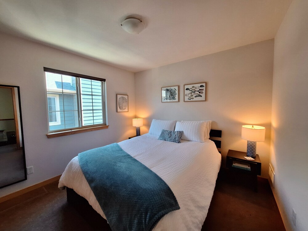 Rigden Retreat Garage, Dog Friendly, Near Trails
