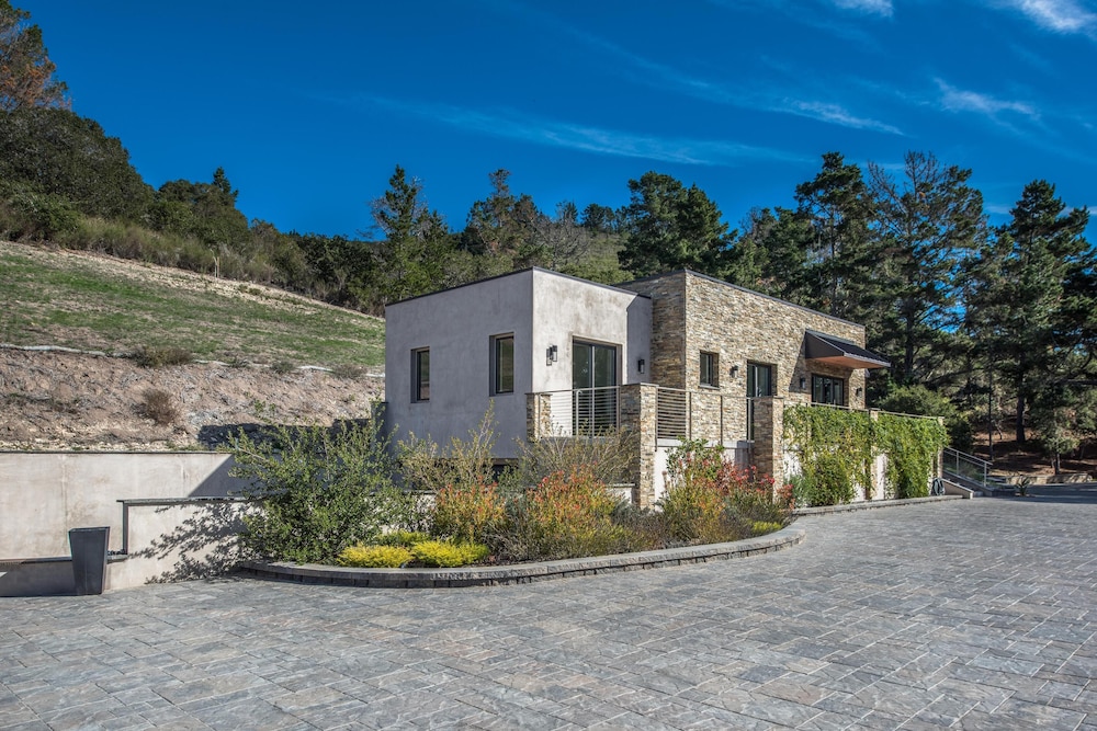 Lx1a: Luxury Contemporary Villa in The Middle of Nature view 2
