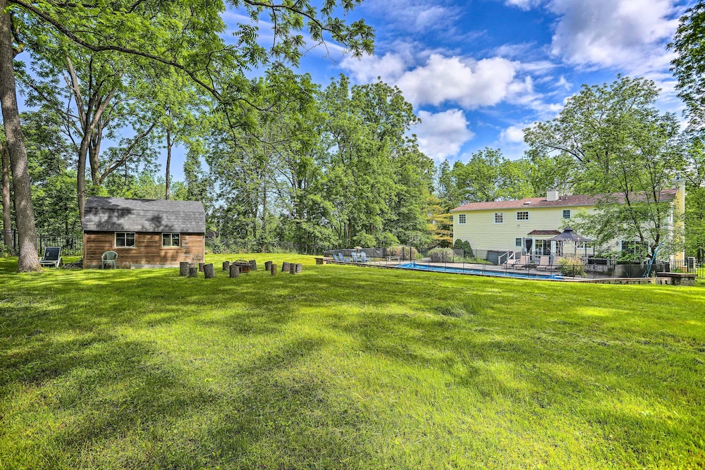 Spacious Hudson Valley Gem on Private 2 Acres! view 3