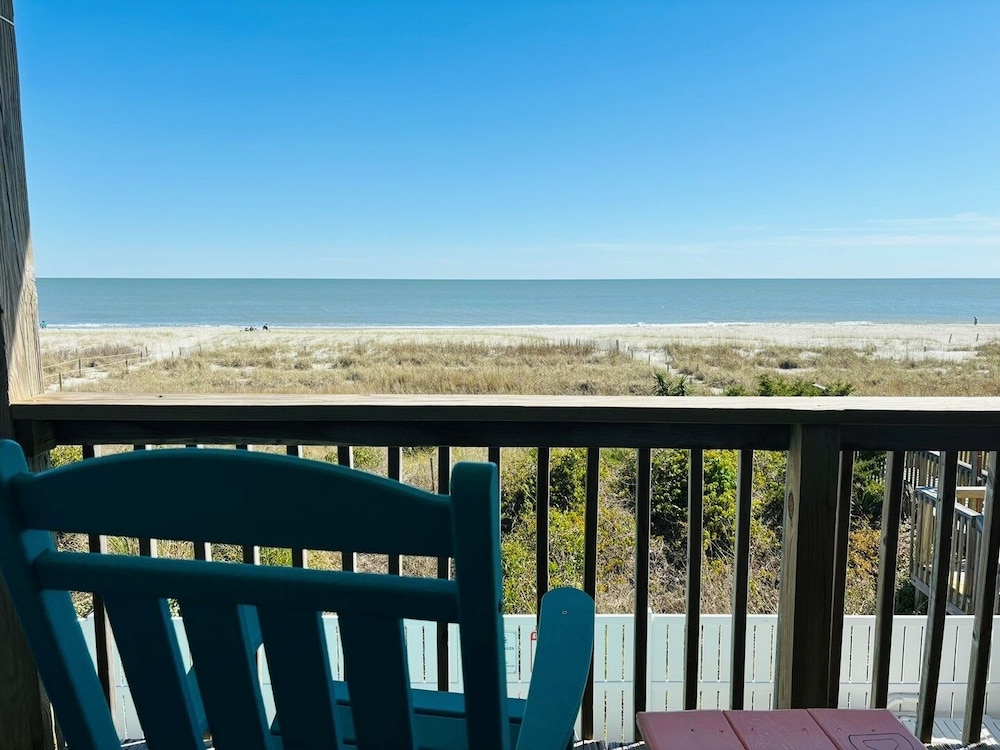 Clamelot 4 Bedroom Home by RedAwning