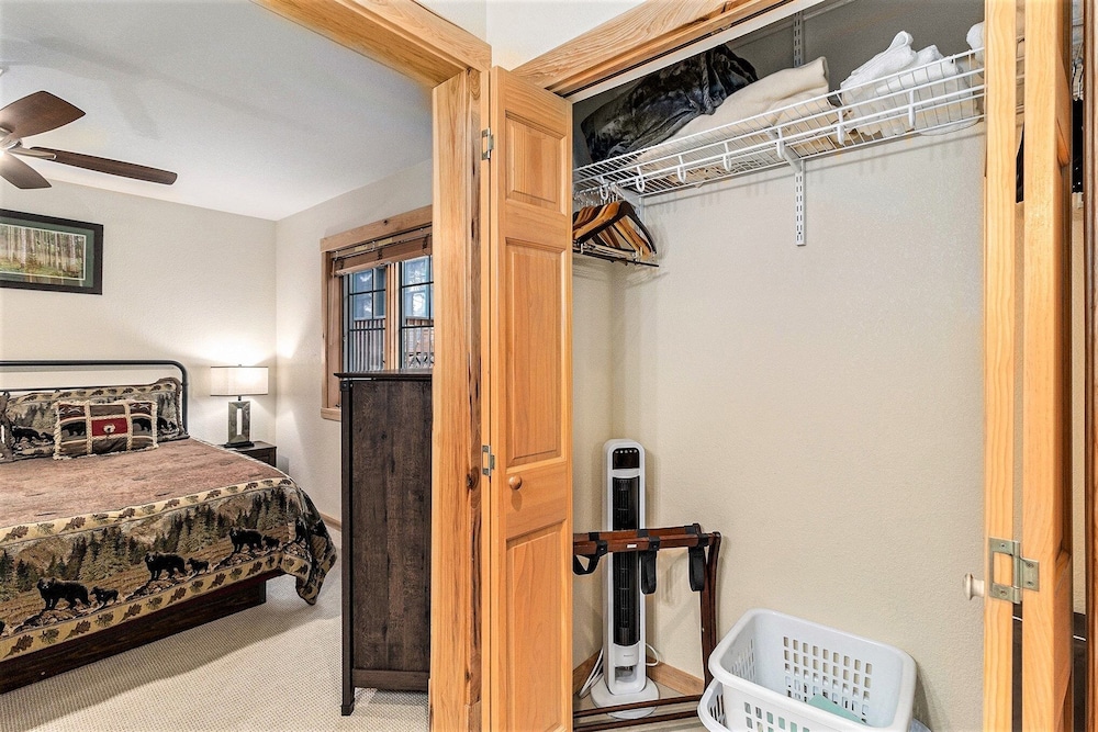 Solitude Beaver #3 - Estes Park 2 Bedroom Condo by RedAwning