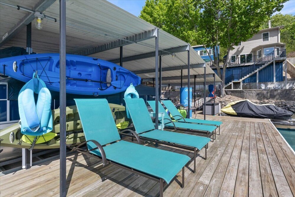 Private Dock, Bunkhouse, Firepit & Kayaks at Mm45