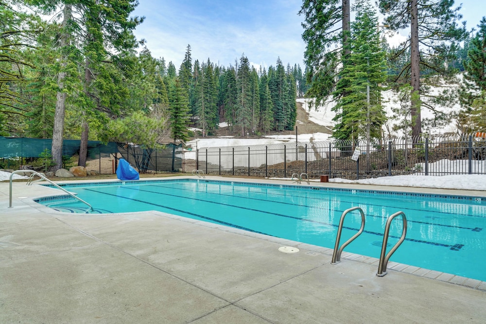 Hike, Sled & Ski! Cozy Tahoe City Condo w/ Hot Tub