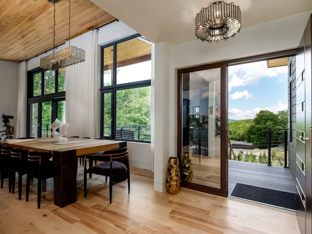 Luxury Home - The Retreat House