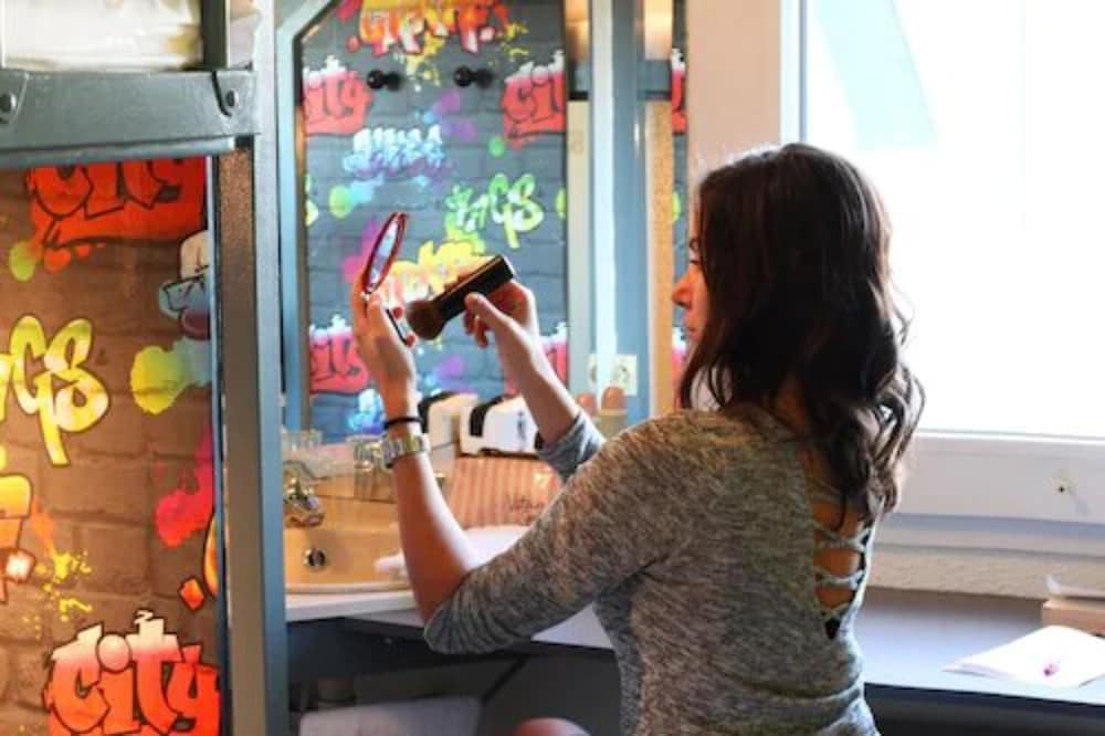 Lemon Hotel Vigneux - Property Image 8