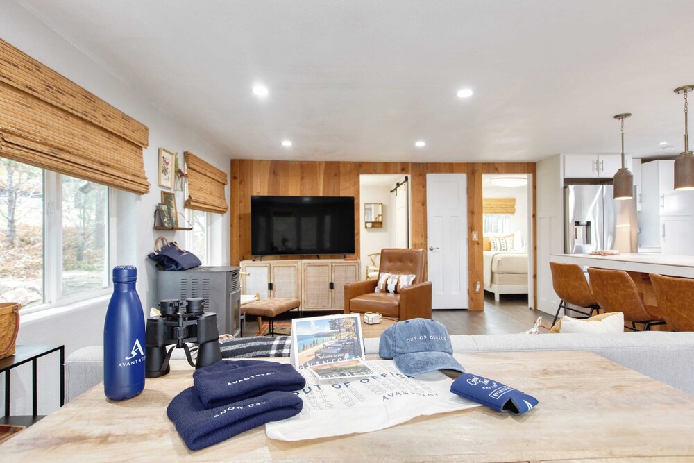 Cozy 2BR Fawnskin Cabin Big Bear Lake, Hiking Trails & Snow Summit Nearby