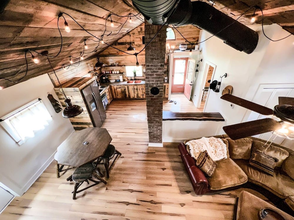 Cowboy Bunkhouse hot tub Lake Farm Nature