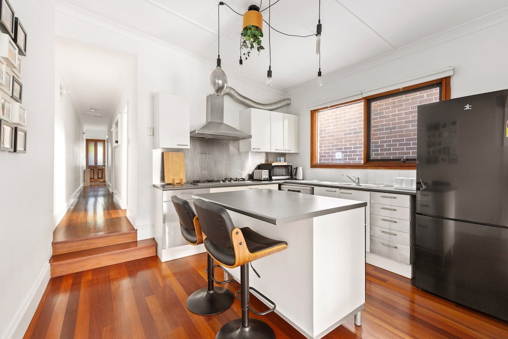 Stylish 2-bed Cottage in Trendy Erskineville