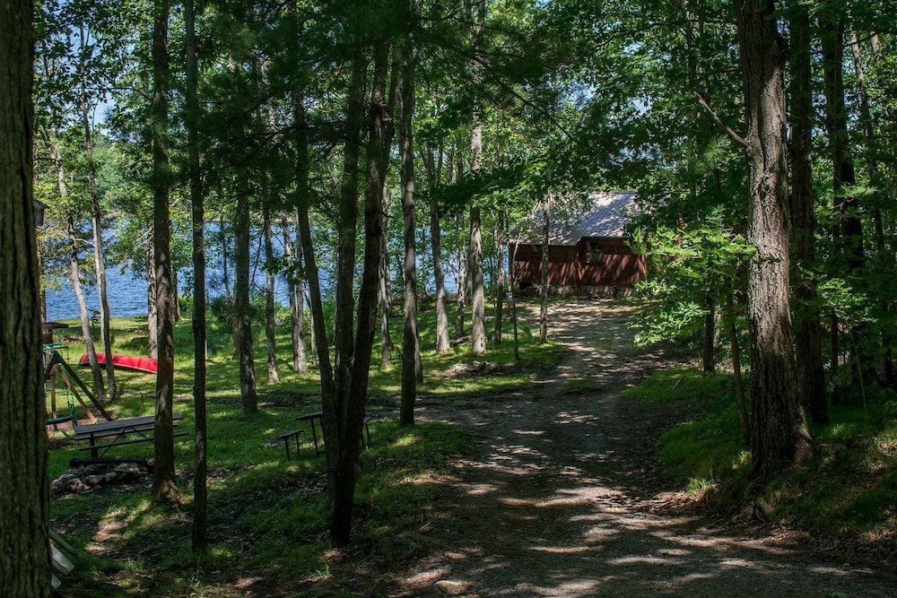 Fifth Lake Cottages