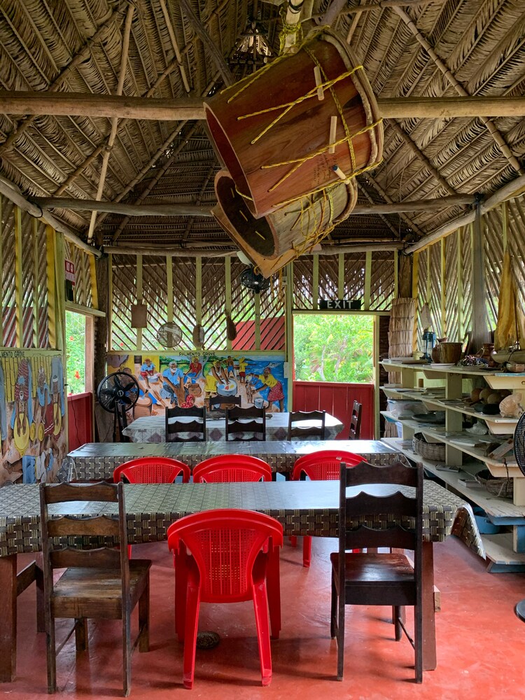 Palmento Grove Eco Cultural & Fishing Lodge