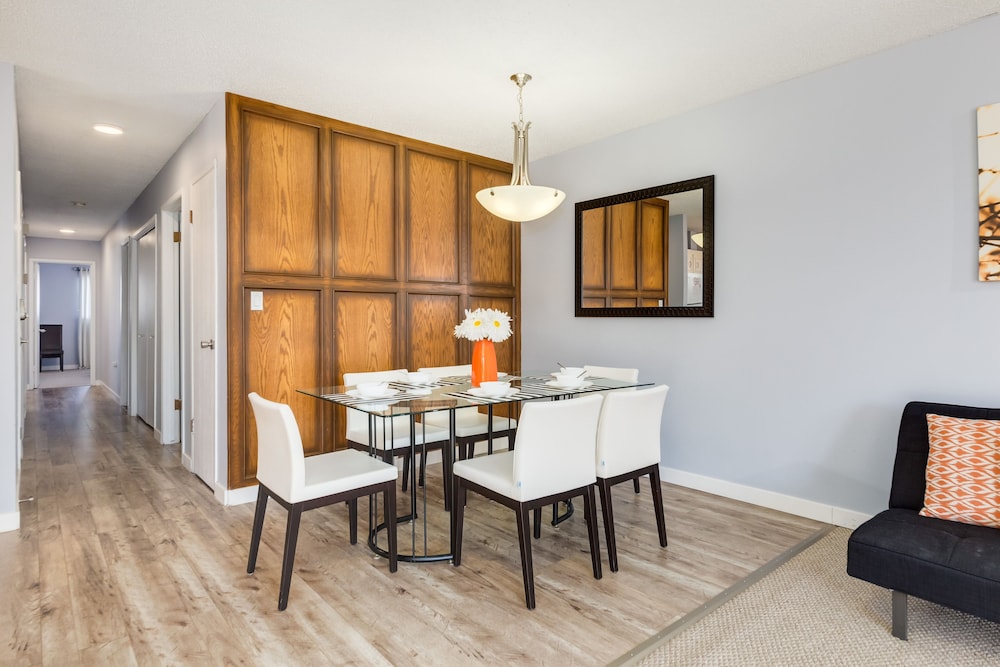 Superb 3BR mins to DT SAIT - Image 1