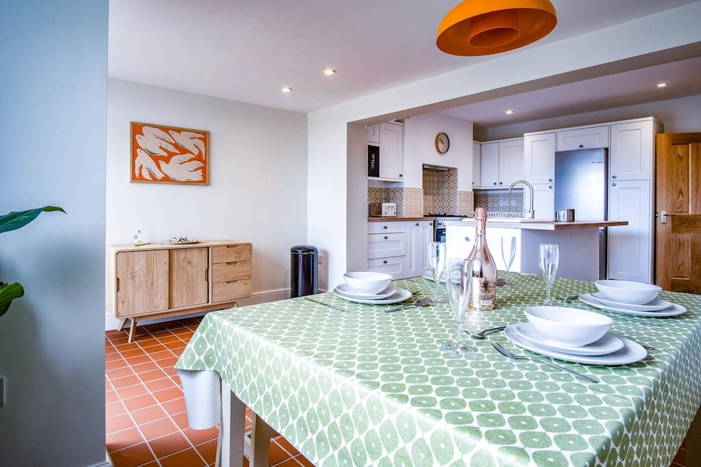Woodville Road - 2 Bedroom House - Mumbles