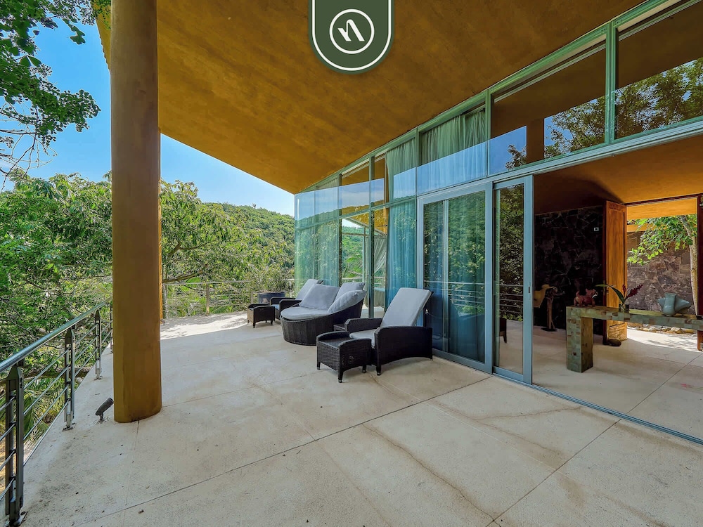 Luxury Oceanfront Villa - Private Beach - Pool