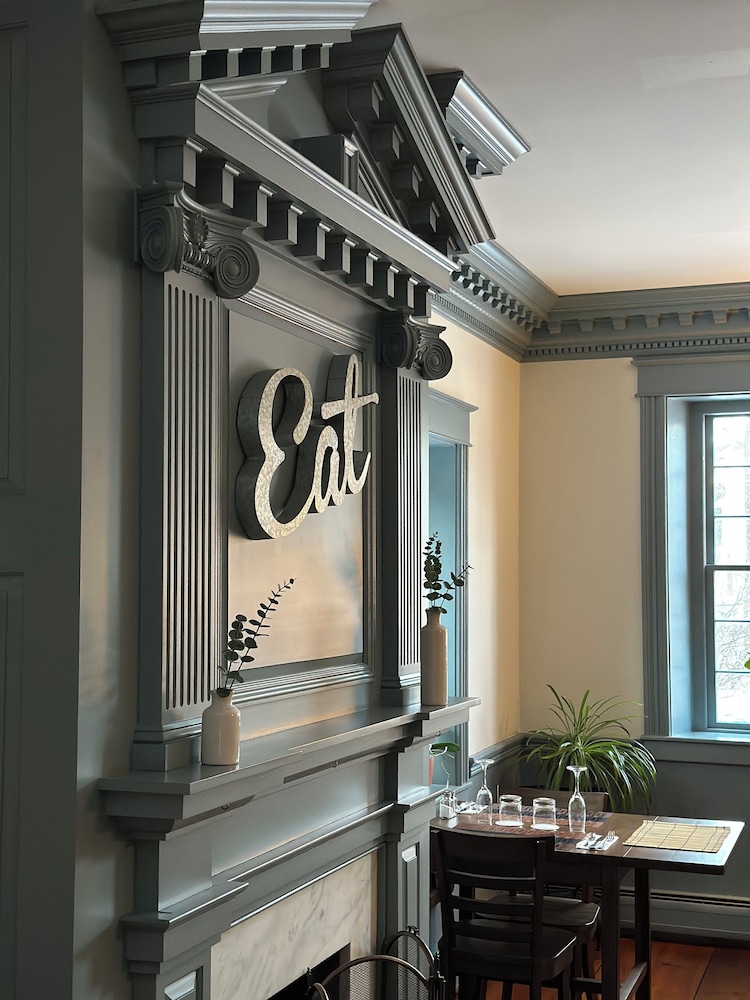 The Ellis Inn