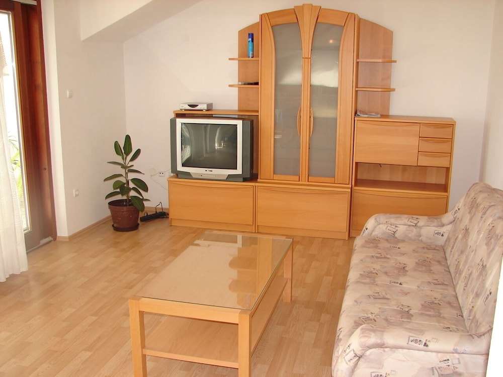 Tone - Spacious and Comfortable - A2 Plavi view 3