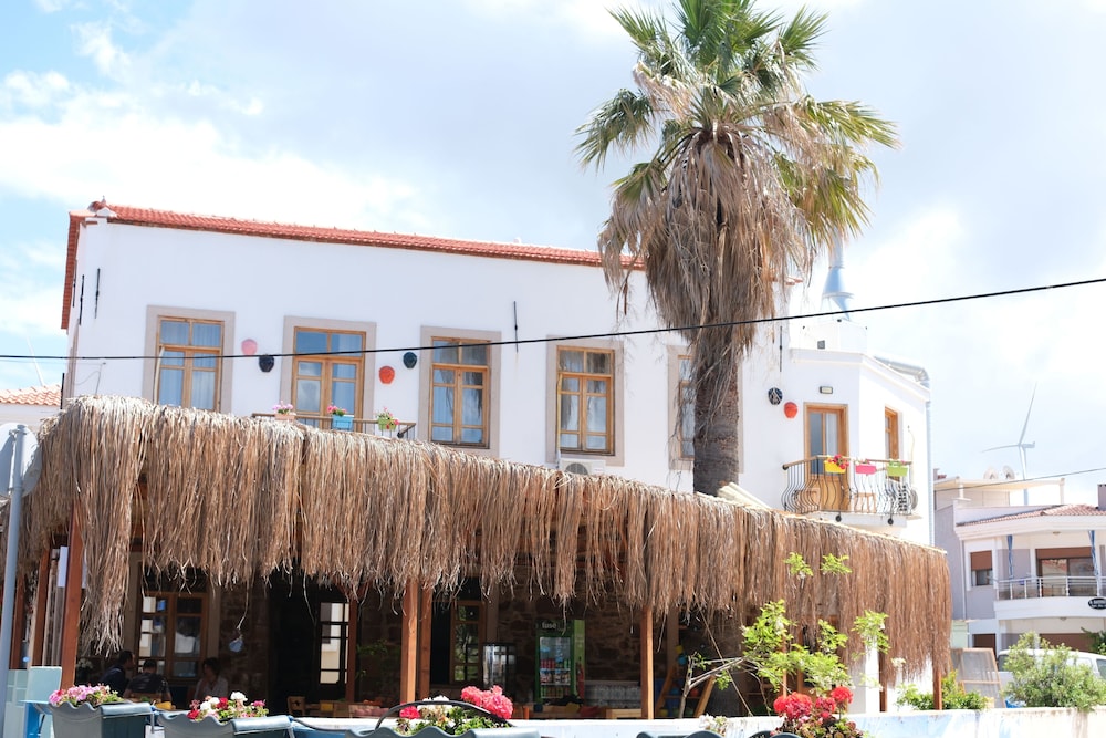 Pürhayal Çeşme