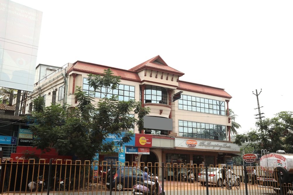OYO 6711 Geojo Residency