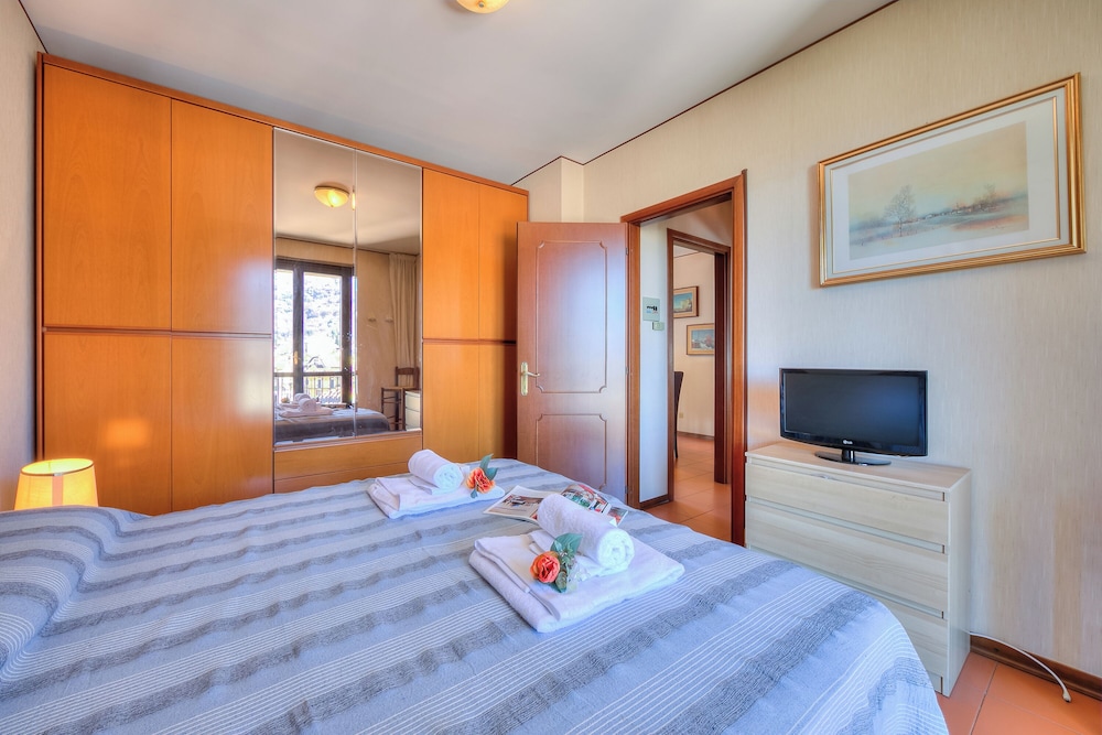 Laura's Cozy Apartment Stresa Center view 2