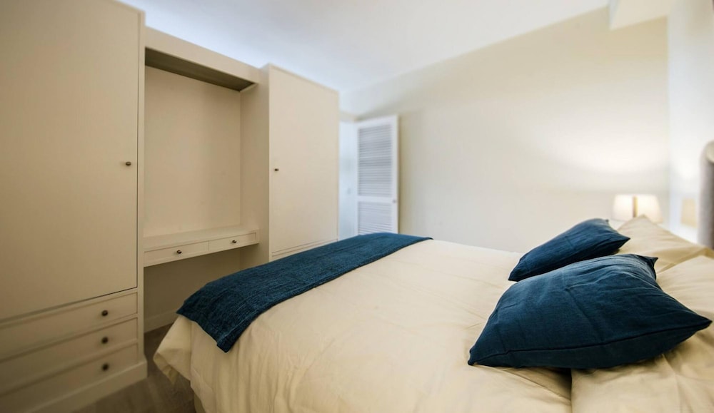 Colon 902 in Madrid With 1 Bedrooms and 1 Bathrooms