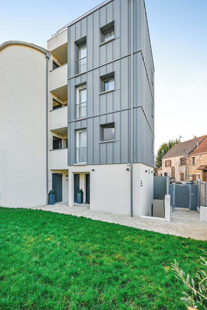 JIJI Suites