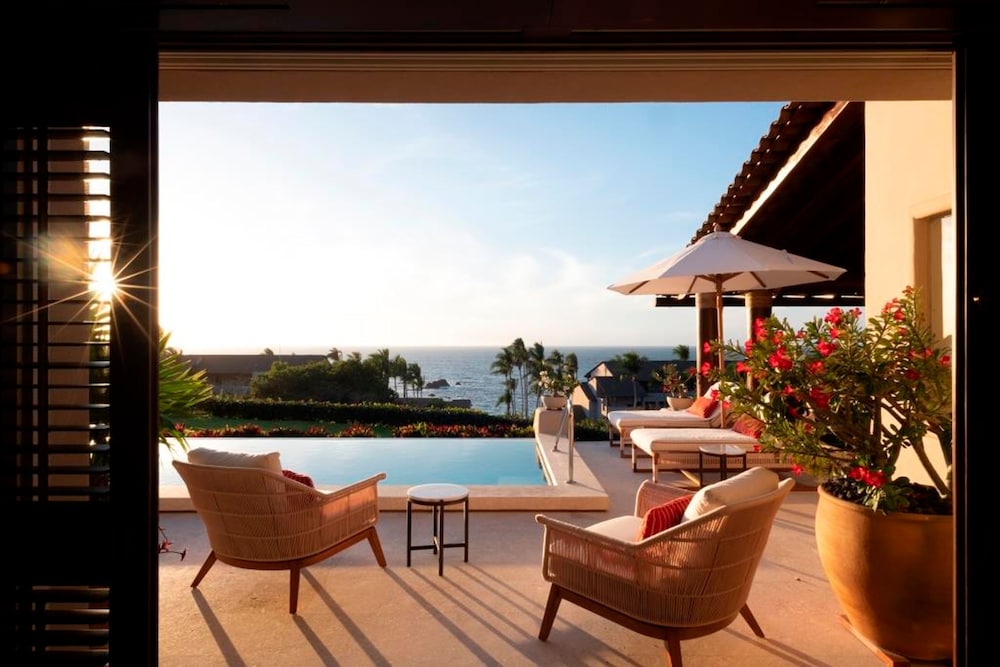 Staffed Ocean View Villa w Four Seasons Amenities