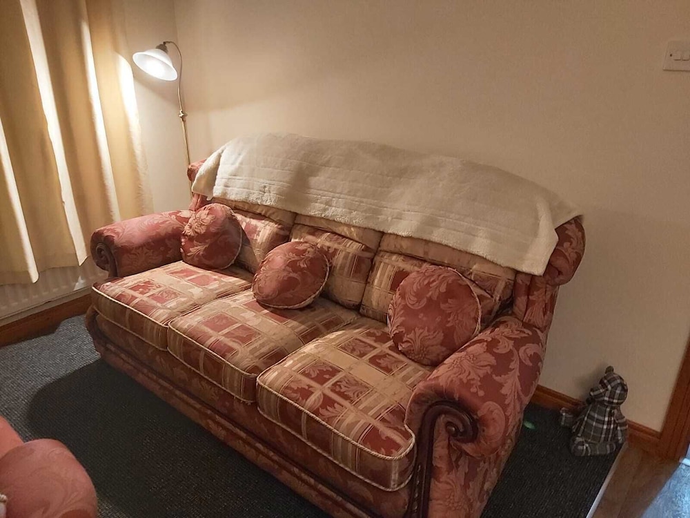 Foot of the Mournes - Cottage - Sleeps 4 - Parking view 4