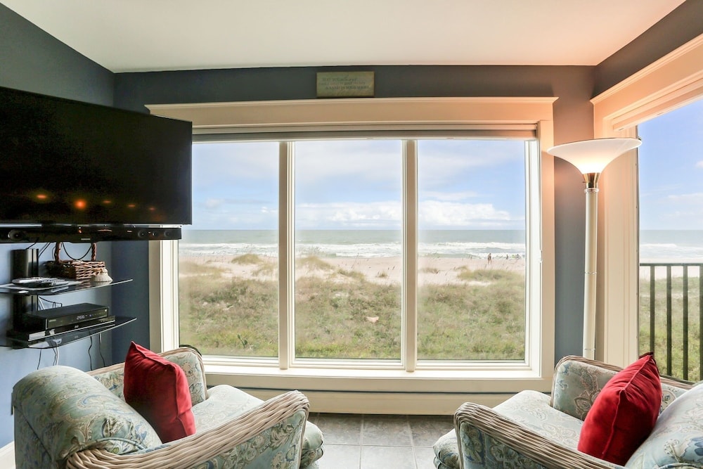 Kingsland Vacations - Coastline Condo with private Balcony to Enjoy Views of the Atlantic Ocean by RedAwning - Property Image 1