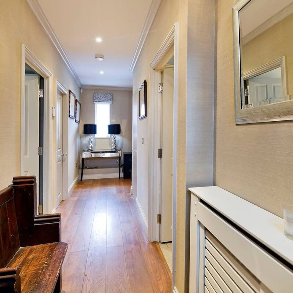 Delightful 3-bed Family Home Bayswater
