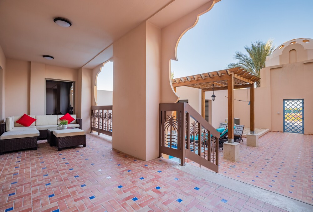 GLOBALSTAY. Sarai Private Pool Homes and Villas