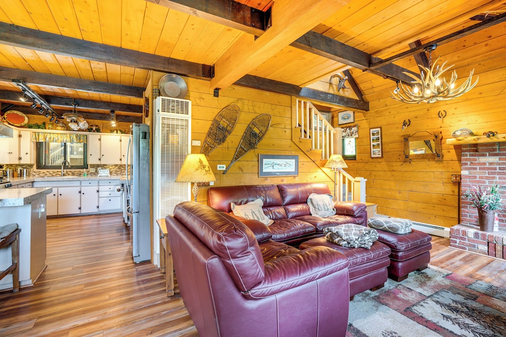 24str-00023 Fairplay Cabin w/ Hot Tub on 4 Acres!