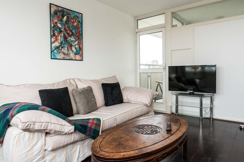 A Skyhigh Stay for 2 in Vauxhall London
