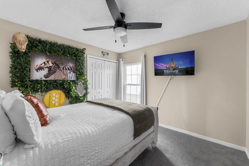 New Listing Pool and Game Room 4BR