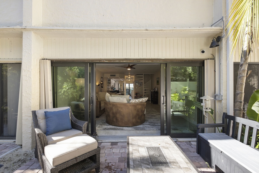 Executive Bay Club