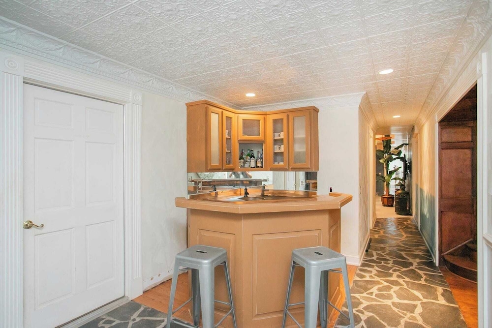 35 Acre Villa w/ Pool, Spa, Wine Cellar & Gym + Near Golf Club La Pearla Ranch by Avantstay