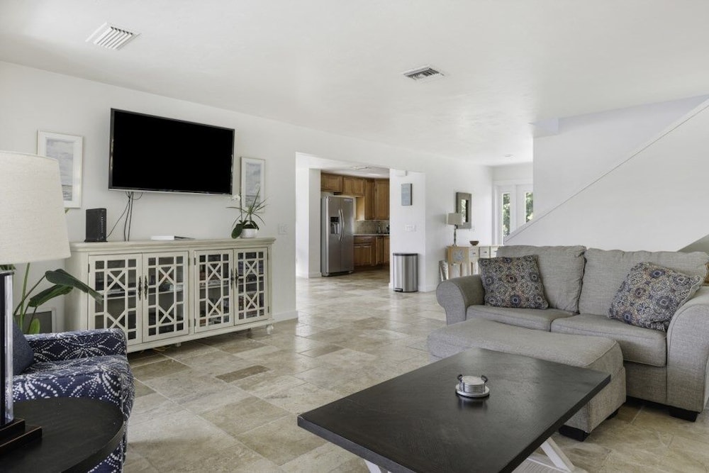 Holley House 4 Bedroom Home by RedAwning view 5