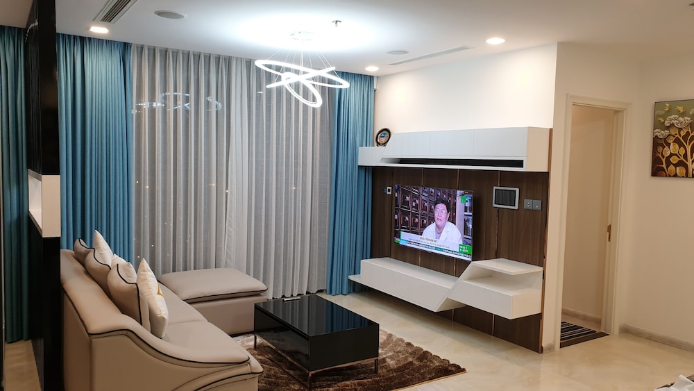 Stay In Vietnam Vinhomes Golden River