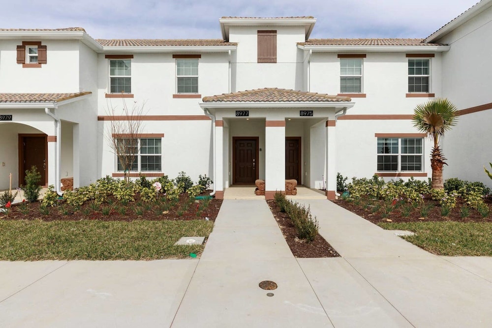 Luxury Villa in Champions Gate - Image 1