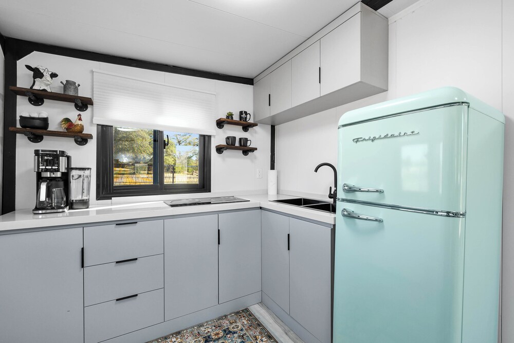 Zebra Ranch 2-br Tiny Home Mtn View Trails Brbq