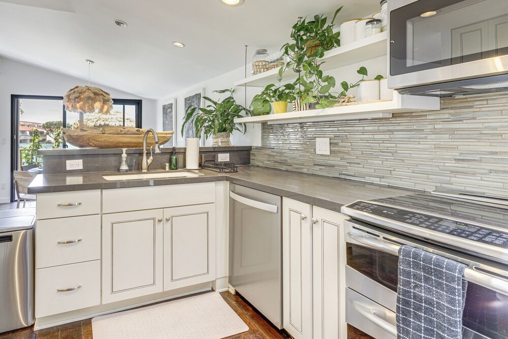 Resort Perks, Ocean Access: Solana Beach Townhome!