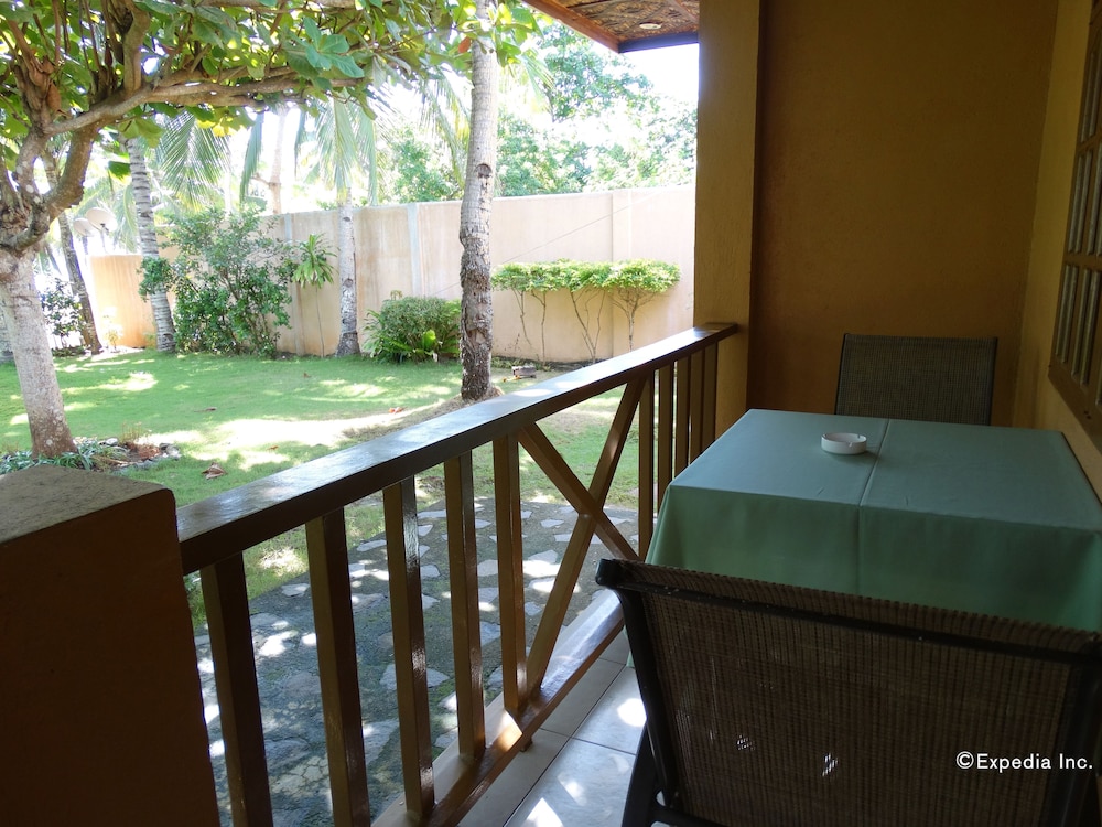 Anda White Beach Resort 40