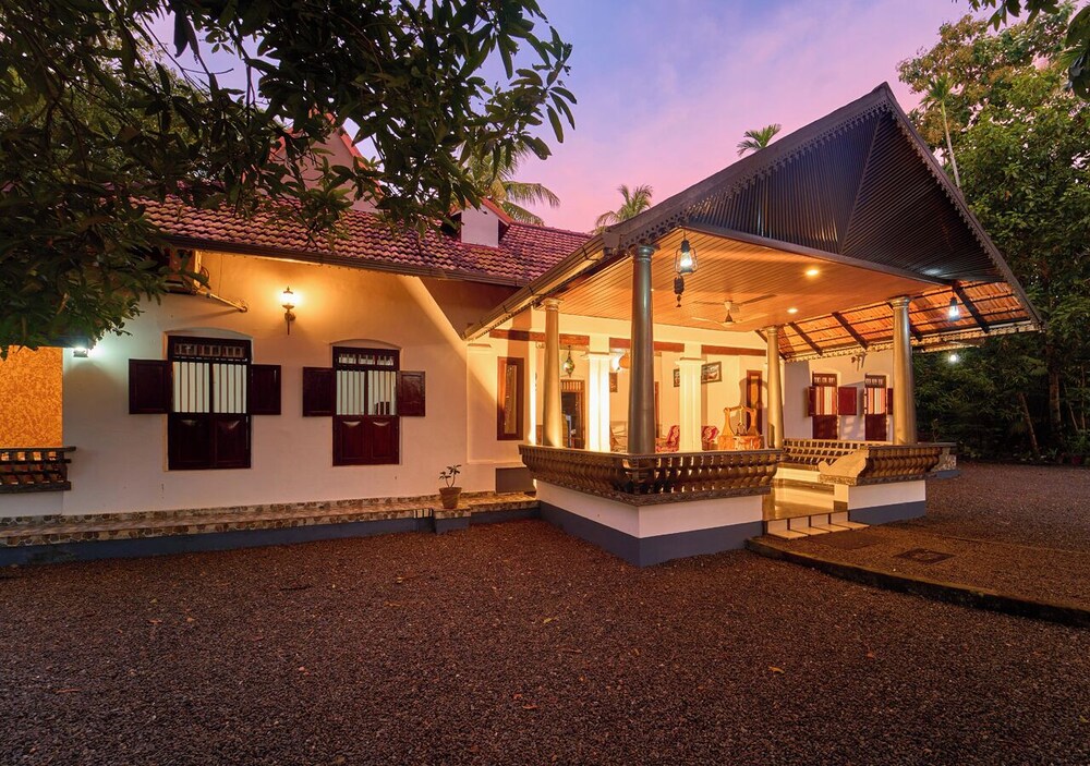 Cotelac Heritage Lake Resort Alleppey