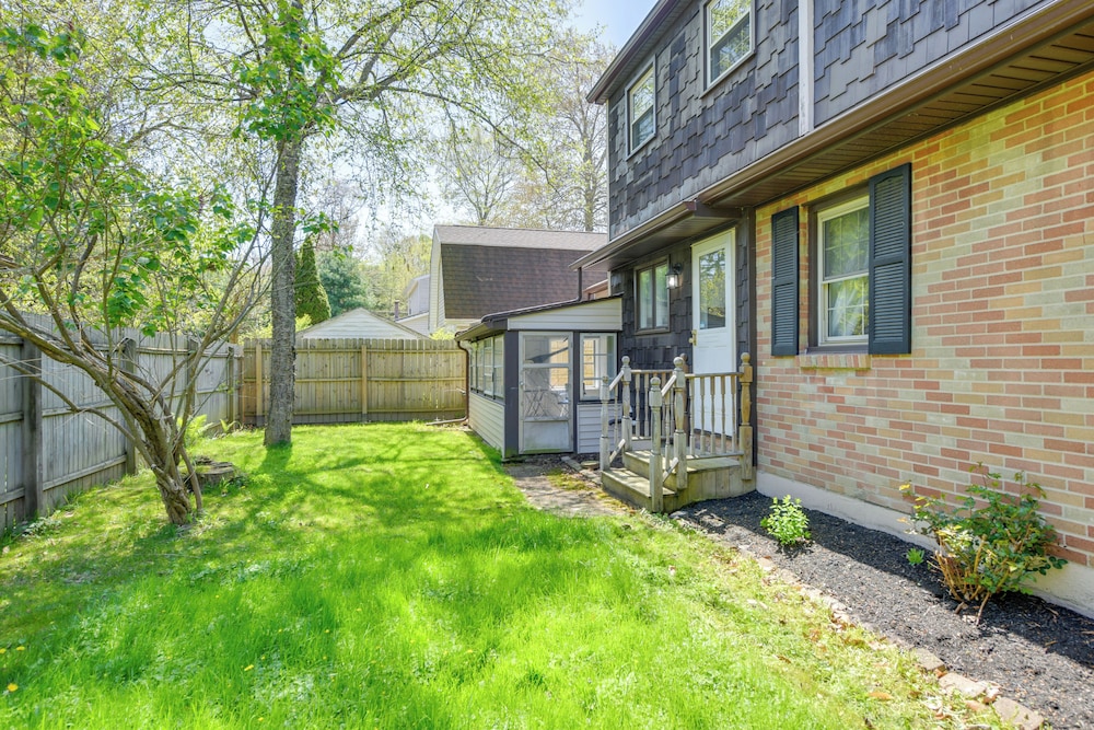 1 Mi to Lake Erie: Family-friendly Angola Home!
