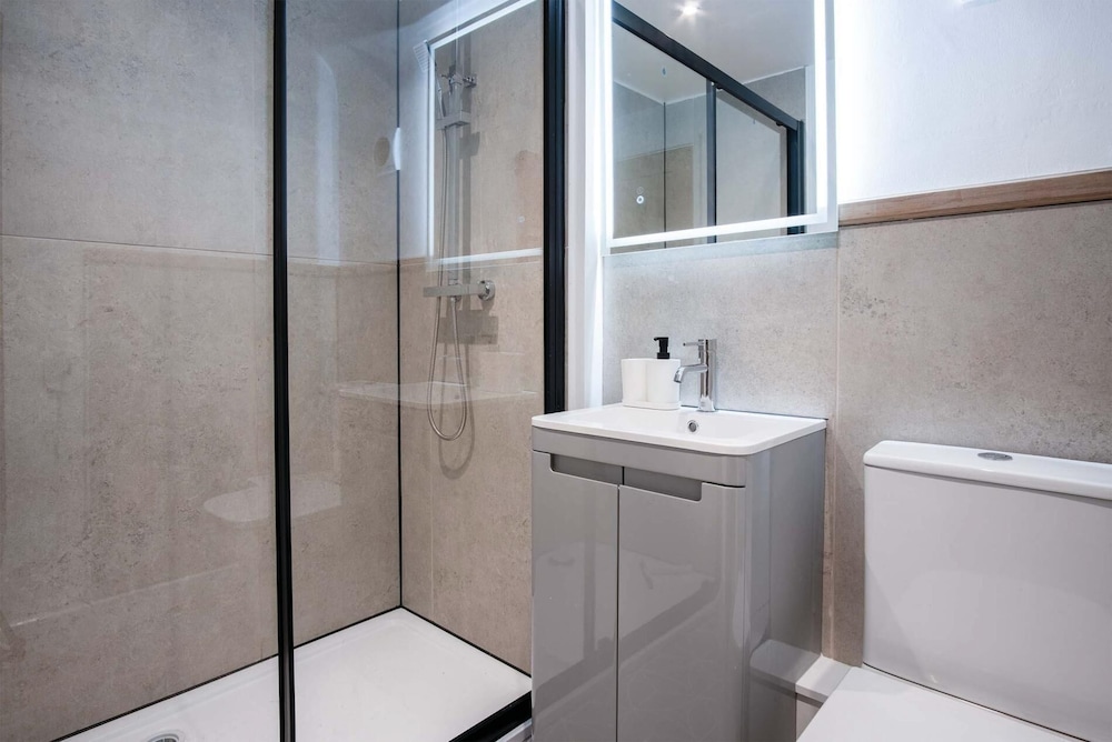 Flat 2 - 1 Bedroom Apartment - Tenby