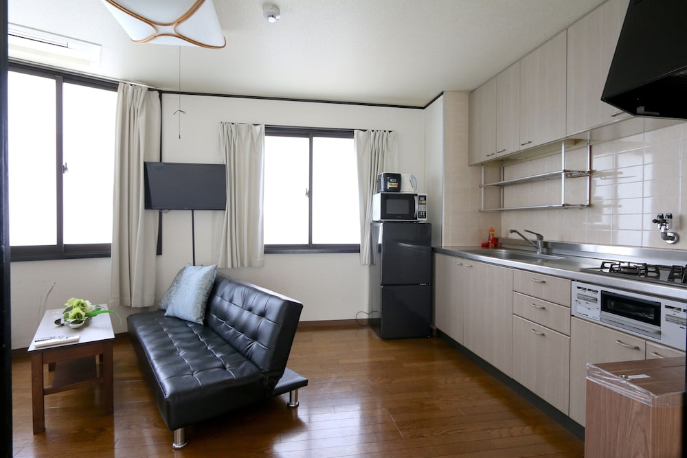 Guest House Liz Nakazaki-cho