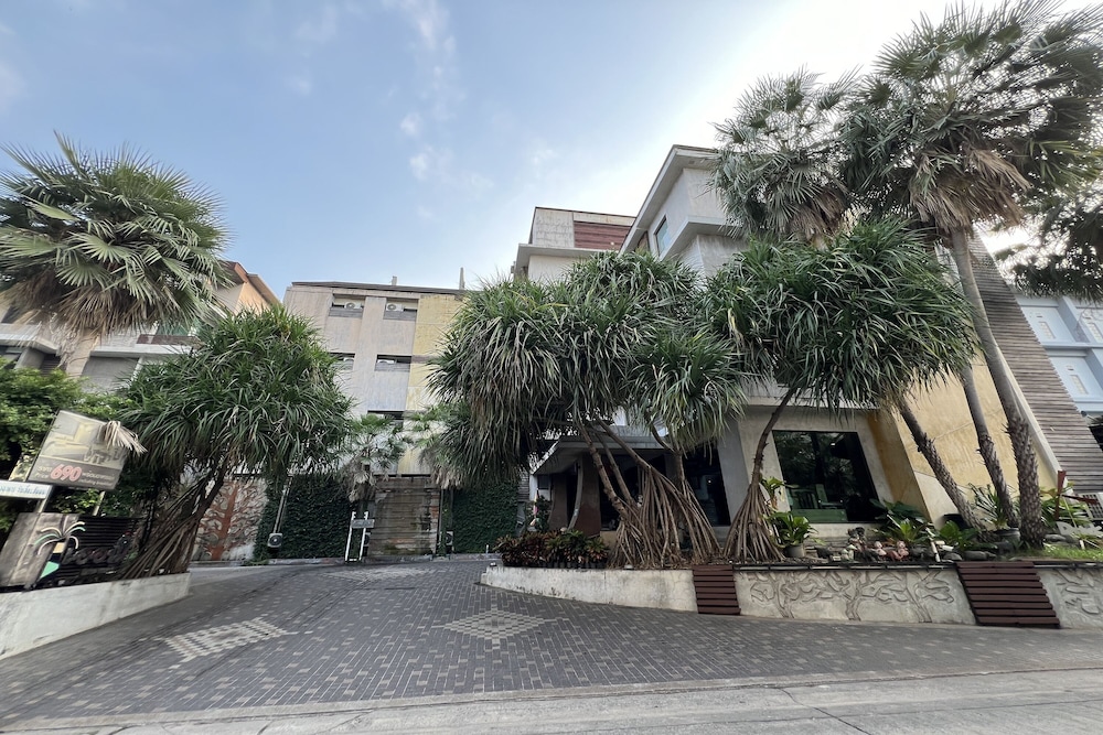 Hotel Eurna Resort - Image 1