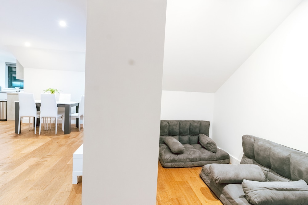 Remarkable, Penthouse - 3-bed Apartment in Purley view 4