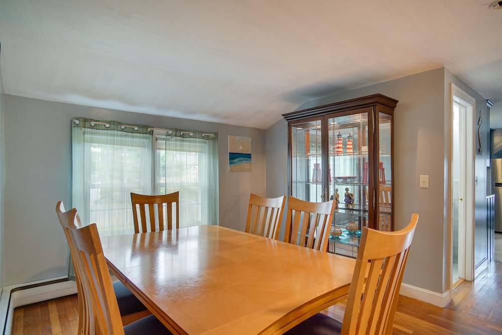 1 Mi to Windmill Beach: South Yarmouth Apt!